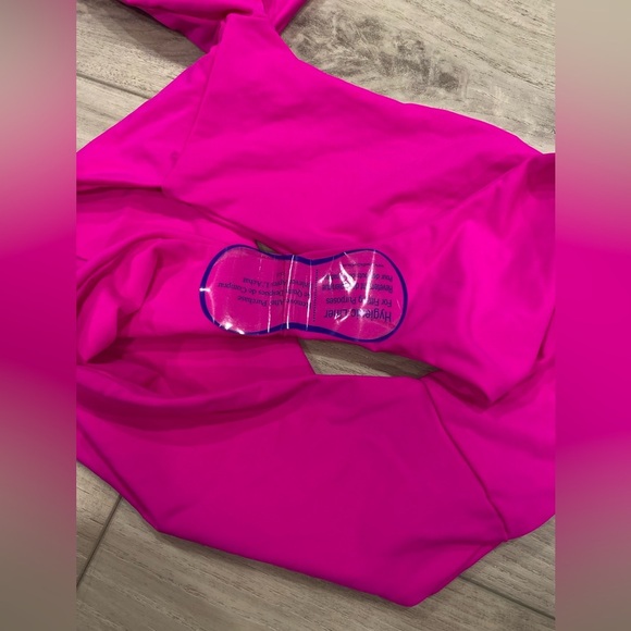 NWOT Lulus Sun Bound Fuchsia Cutout One-Shoulder One-Piece Swimsuit, Size XL - Picture 6 of 9